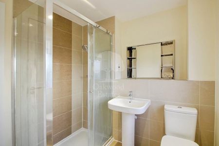 4 bedroom semi-detached house to rent - Photo 2