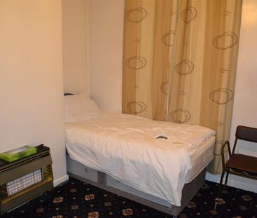 2 Beds - Terraced House - - Photo 6