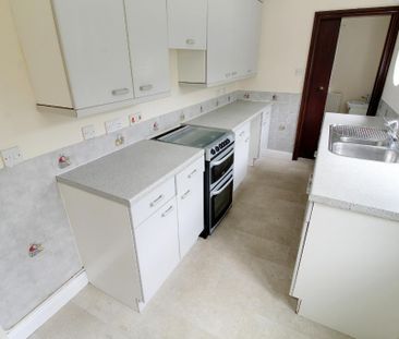 2 bedroom semi-detached house to rent - Photo 3