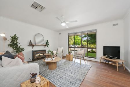 Comfort And Convenience Family Home! - Photo 2