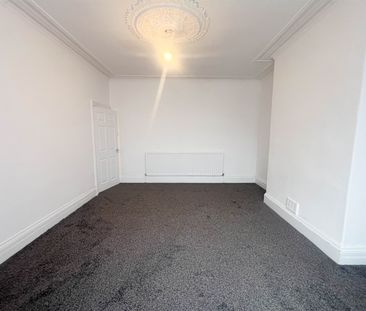 2 bed flat to rent in Talbot Road, South Shields, NE34 - Photo 2