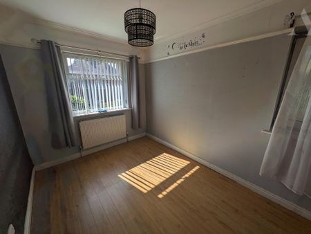 3 bedroom end of terrace house to rent - Photo 2
