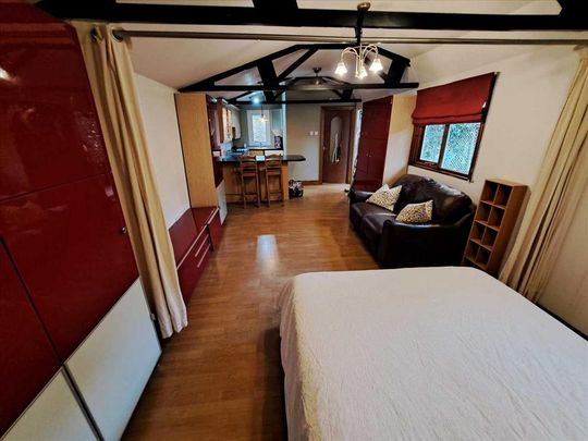 Studio to rent - Photo 1