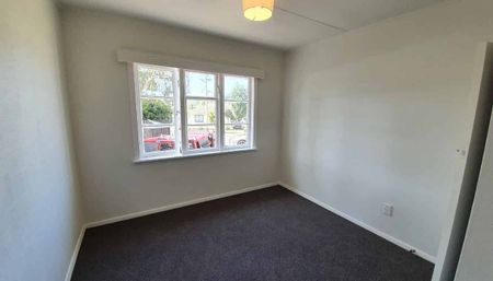 Spacious, Renovated 3 Bedroom Home – Ready to Move - Photo 2