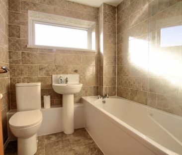 3 bedroom terraced house to rent - Photo 6