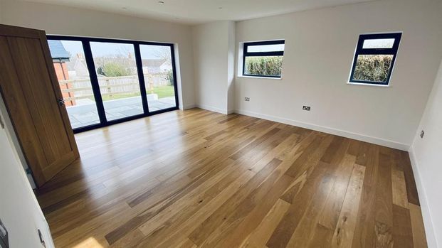 4 bedroom detached house to rent - Photo 1