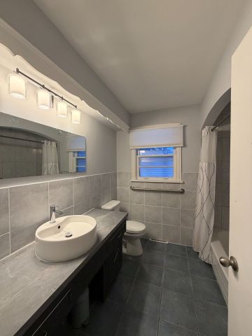 For Lease - 260 Main Street, Grimsby, Ontario - Photo 5
