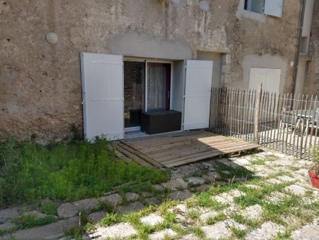 APPARTEMENT EN CENTRE BOURG DE PODENSAC avec cour - Photo 4