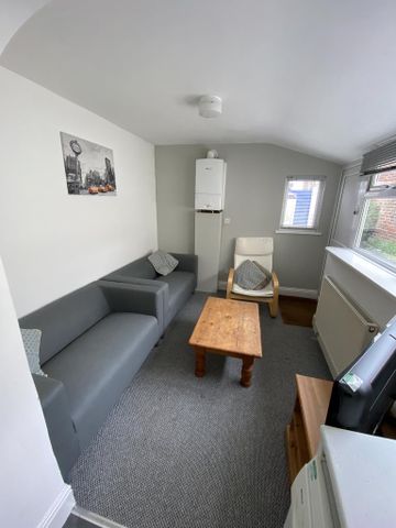 4 bedroom terraced house to rent - Photo 2