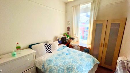 3 bedroom flat to rent - Photo 5