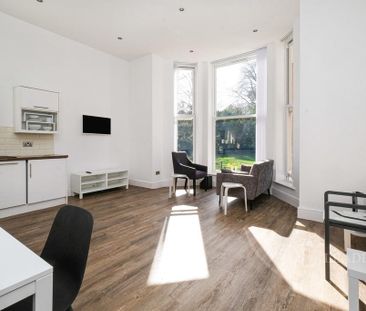 2 bedroom flat to rent - Photo 2