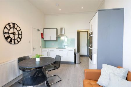 3 bedroom apartment to rent - Photo 4