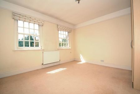 6 bedroom detached house to rent - Photo 4