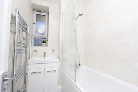 Limscott House – Room 3 - Photo 3