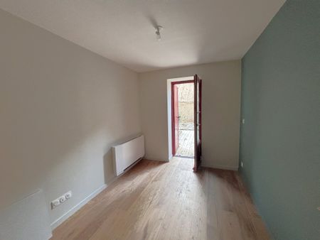 APPARTEMENT T2 A LOUER - CHARBONNIERES LES BAINS - 35.15 m2 - 935 € charges comprises par mois - Photo 2