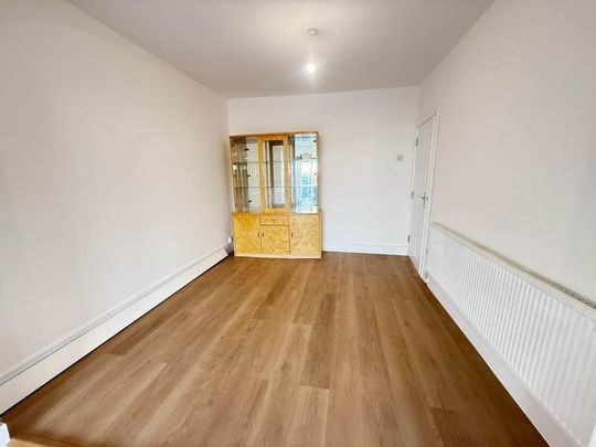 4 bedroom semi-detached house to rent - Photo 1