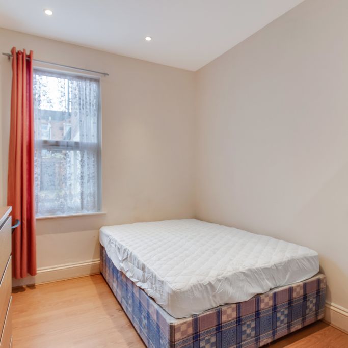 5 Bed Student Accommodation - Photo 1