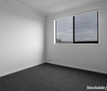 Live Where Lifestyle Meets Luxury in Grand View Estate! - Photo 1