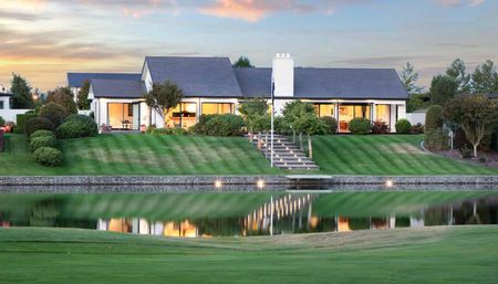 Huge Luxury Waterfront Home - Photo 4