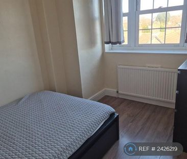 1 bedroom in a flat share to rent - Photo 5