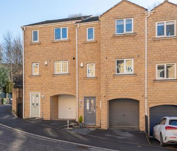 3 bed town house to rent in Rosevale View, Sowerby Bridge - Photo 5