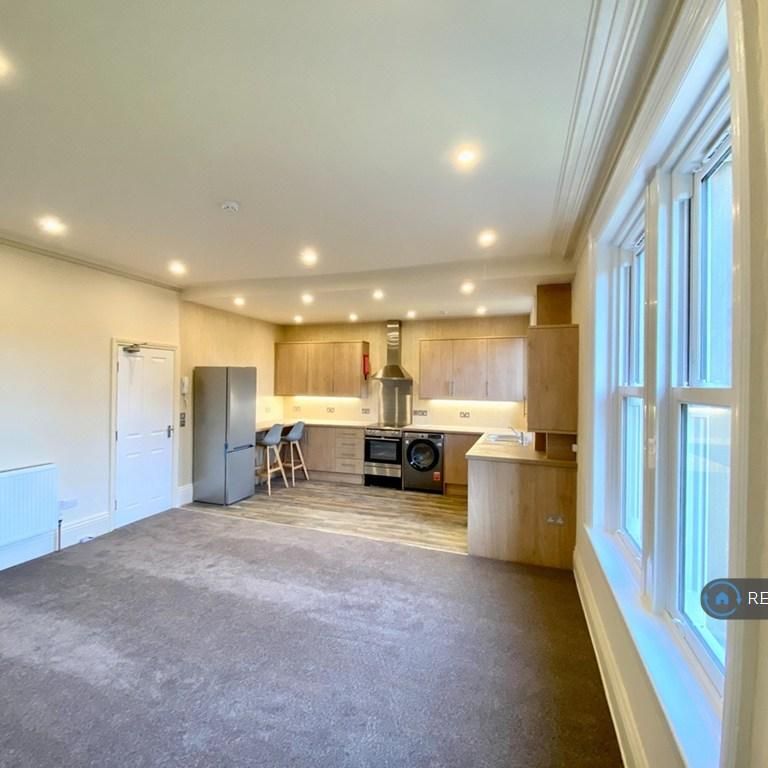 2 bedroom flat to rent - Photo 1