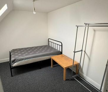 1 bedroom in a flat share to rent - Photo 1