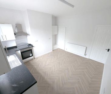 2 bedroom end of terrace house to rent - Photo 5