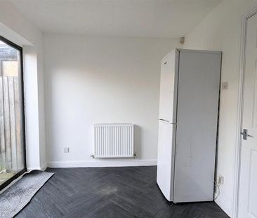 2 bedroom semi-detached house to rent - Photo 6