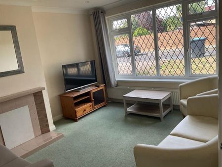 4 bedroom semi-detached house to rent - Photo 3