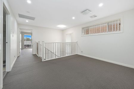 13 Empire Circuit, Penrith - Photo 2