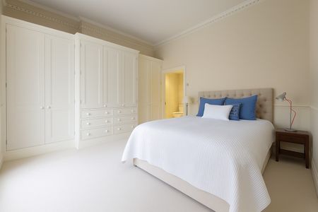 1 Bed Flat, Cadogan Place, SW1X - Photo 2