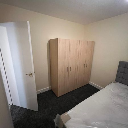 Room in a Shared Flat, Manchester, M5 - Photo 3