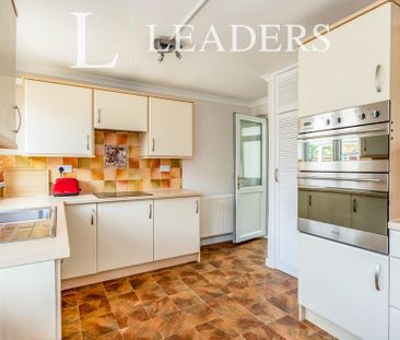 2 bedroom bungalow to rent - Photo 6