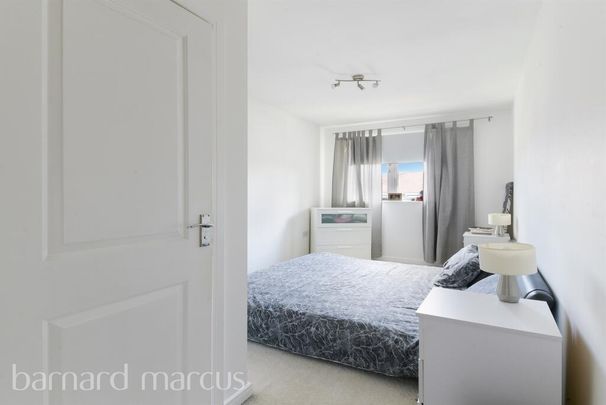 Schoolgate Drive, MORDEN - Photo 1