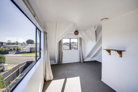 FOUR BEDROOM HOME IN TARADALE - Photo 4