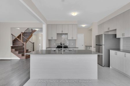 Detached Home For Lease | X8120310 - Photo 4