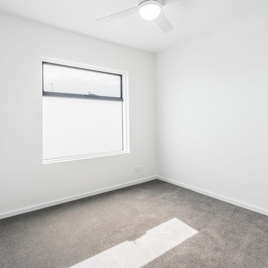 Modern Living in Prime East Geelong - Photo 1