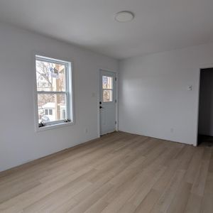 Immeuble - 478-488 Rue Principale Nord Magnifique 4 ½ Refait à Neuf (Richmond) - Photo 2