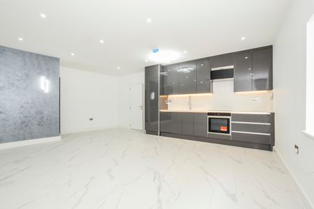 2 bedroom apartment to rent High Street North, Dunstable, Bedfordshire, LU6 - Photo 2