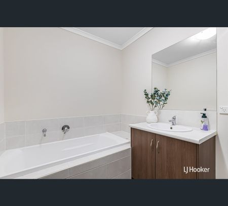 12 Hart Lane, Munno Para, SA 5115 - Photo 2