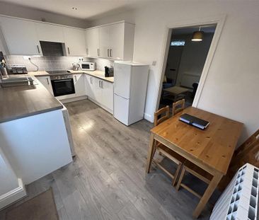 2 bedroom terraced house to rent - Photo 5