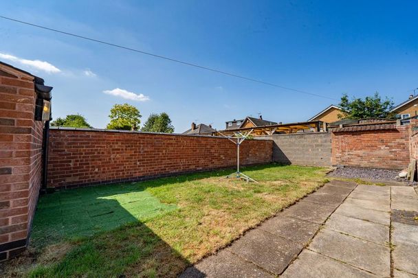 4 bedroom semi-detached house to rent - Photo 1