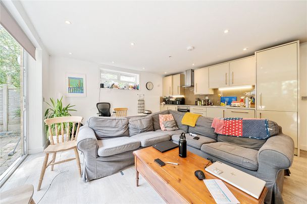 Avenue Road, N15, London - Photo 1