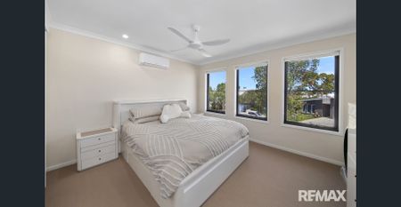 Stylish 4 bedroom home plus study and multiple living areas only 10 minutes to Caloundra beach's. - Photo 5