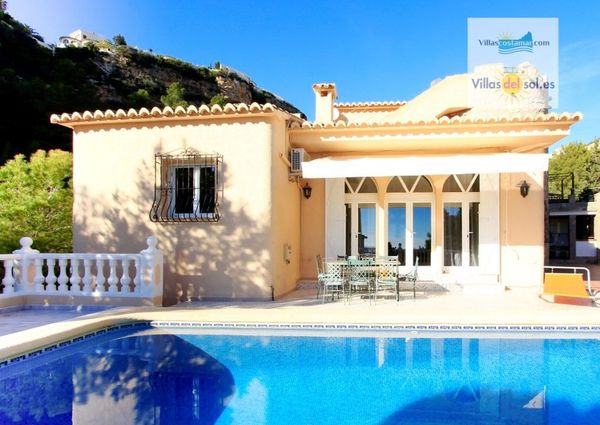 Villa for rent in Cumbre del Sol with 5 bedrooms