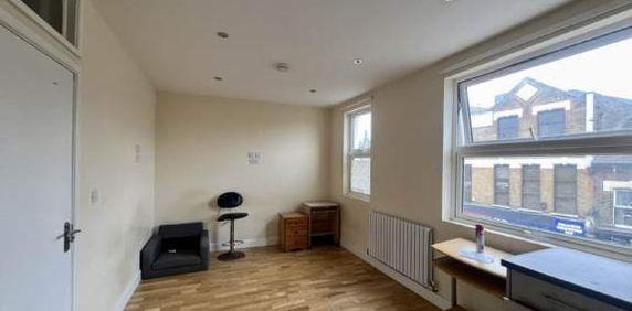 2 bedroom property to rent in Walthamstow - Photo 2