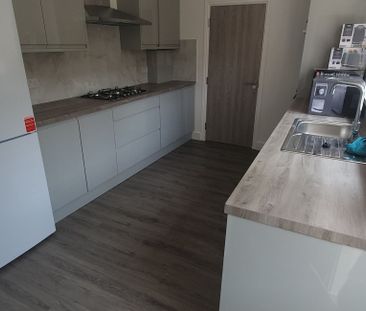 2 Strathnairn Street, Roath, Cardiff, CF24 3JN - Photo 6