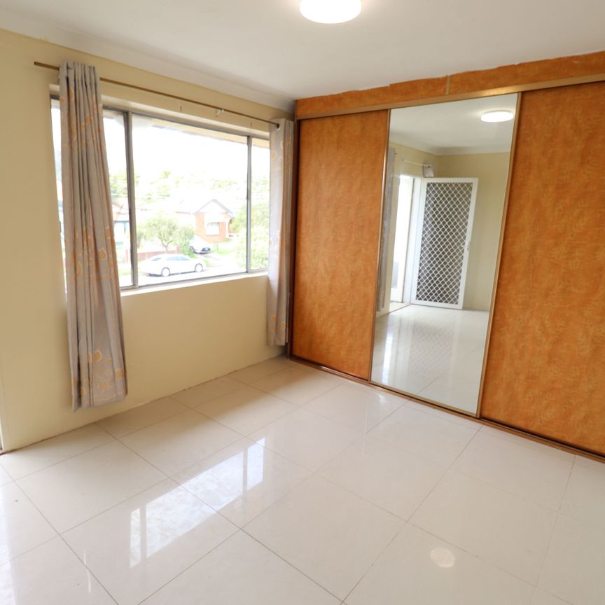 Light filled 2 Bedroom Unit - Photo 1