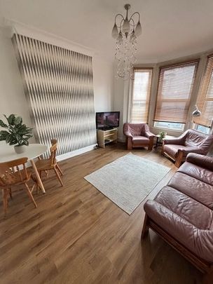 4 bedroom terraced house to rent - Photo 1